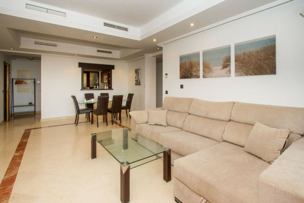 Ground Floor Apartment La Mairena Málaga - image 3