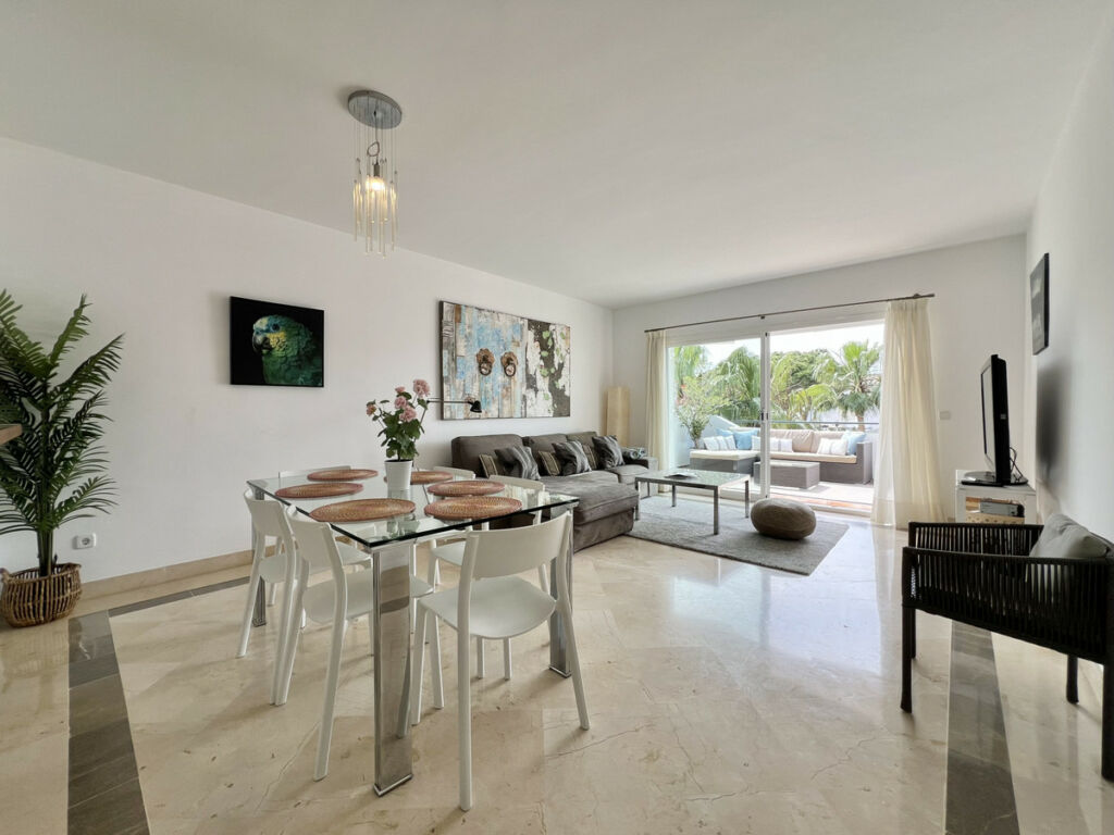 Top Floor Apartment El Presidente Málaga - image 3