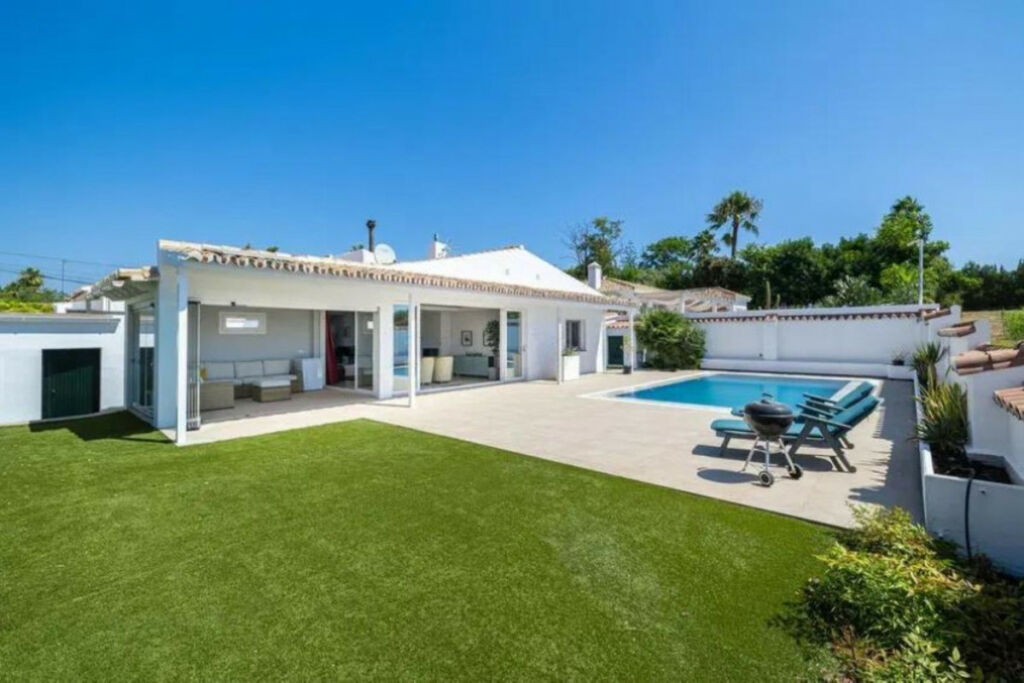 Detached Villa San Pedro de Alcántara Málaga - image 3