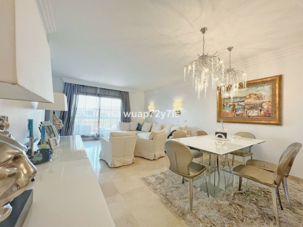 Ground Floor Apartment Benahavís Málaga - image 2