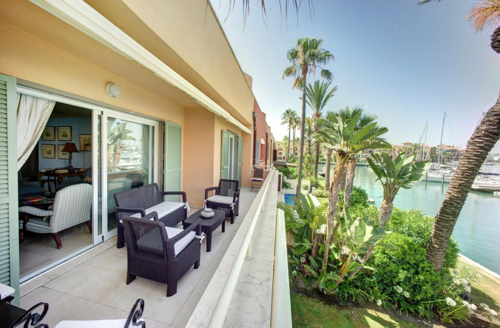 Middle Floor Apartment Sotogrande Marina Cádiz - image 3