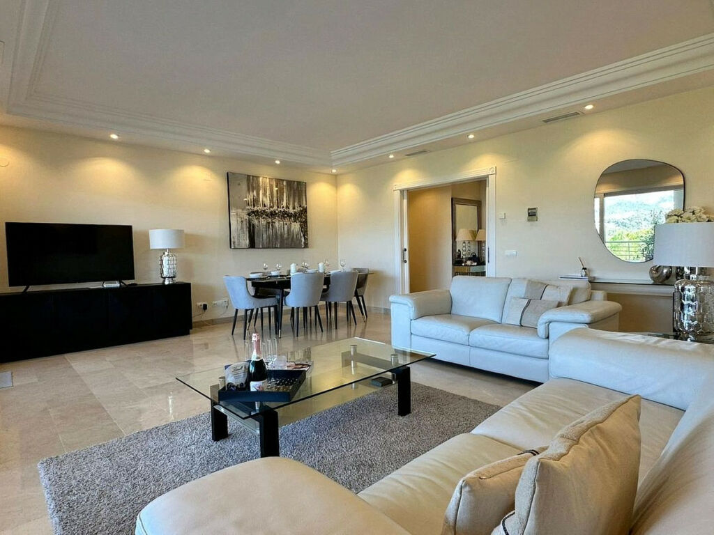 Ground Floor Apartment Nueva Andalucía Málaga - image 3