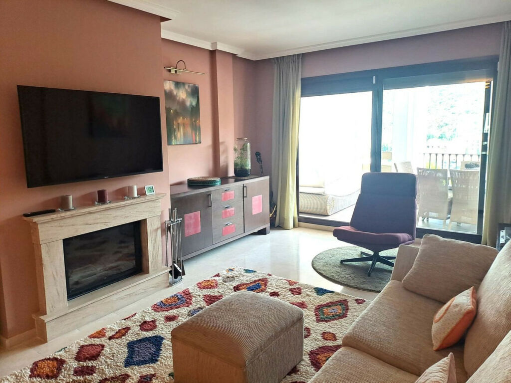 Middle Floor Apartment Benahavís Málaga - image 3