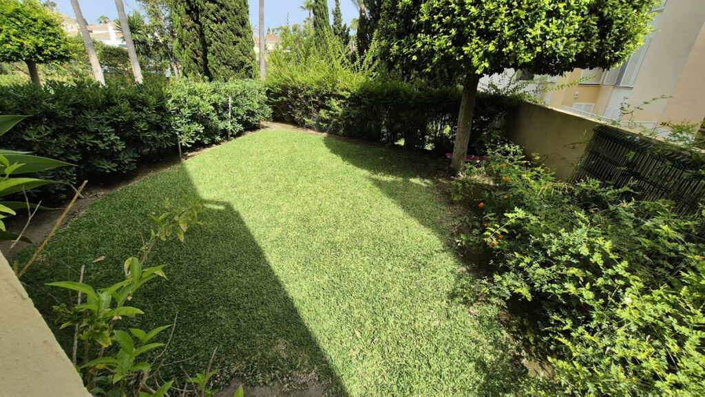 Ground Floor Apartment Bahía de Marbella Málaga - image 3
