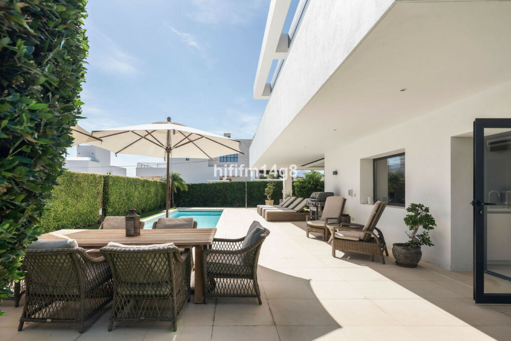 Detached Villa San Pedro de Alcántara Málaga - image 3