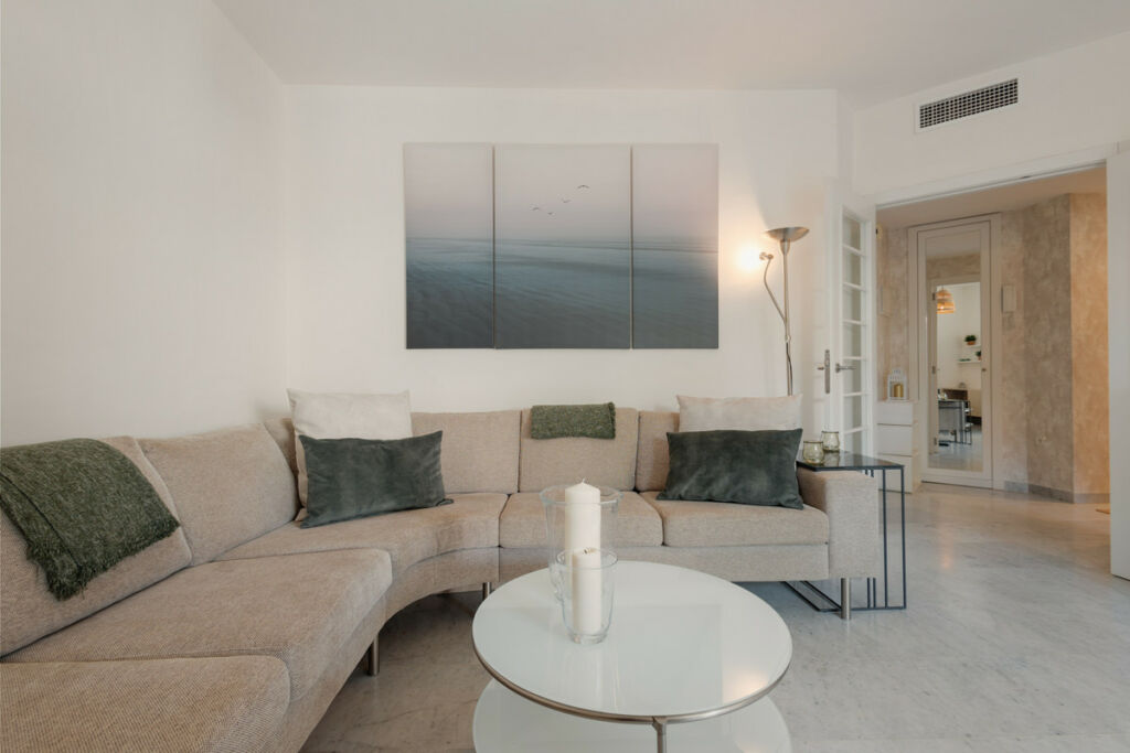 Middle Floor Apartment Bahía de Marbella Málaga - image 3