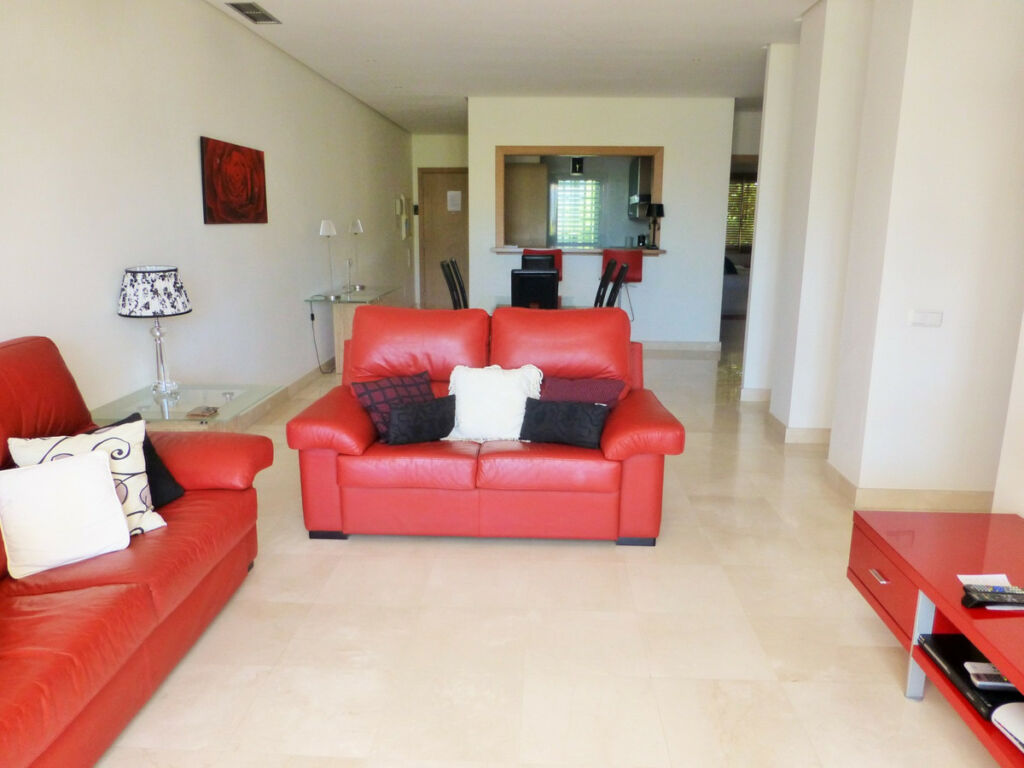 Middle Floor Apartment Estepona Málaga - image 3