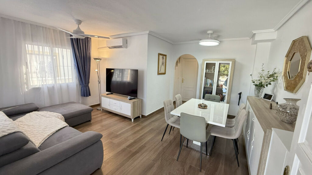 Detached Villa La Zenia Alicante - image 3