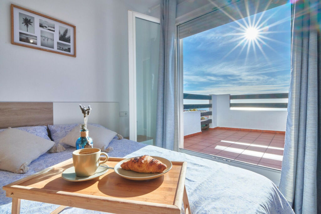 Middle Floor Apartment La Duquesa Málaga - image 3
