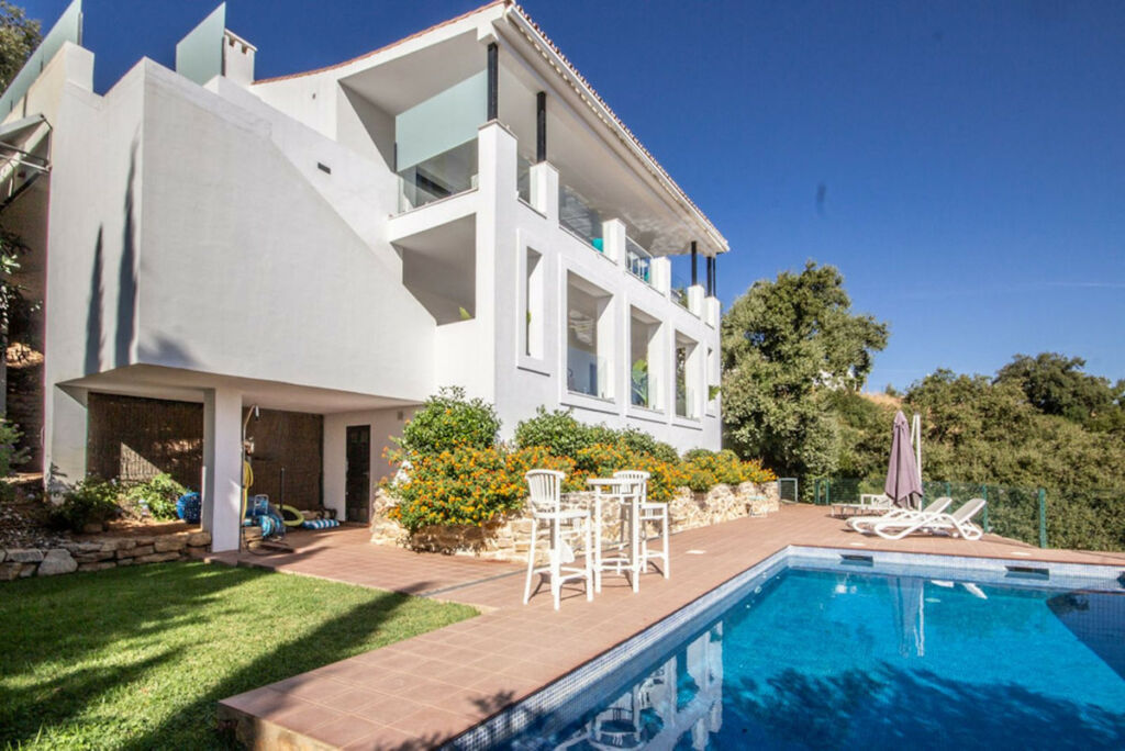 Detached Villa La Mairena Málaga - image 3