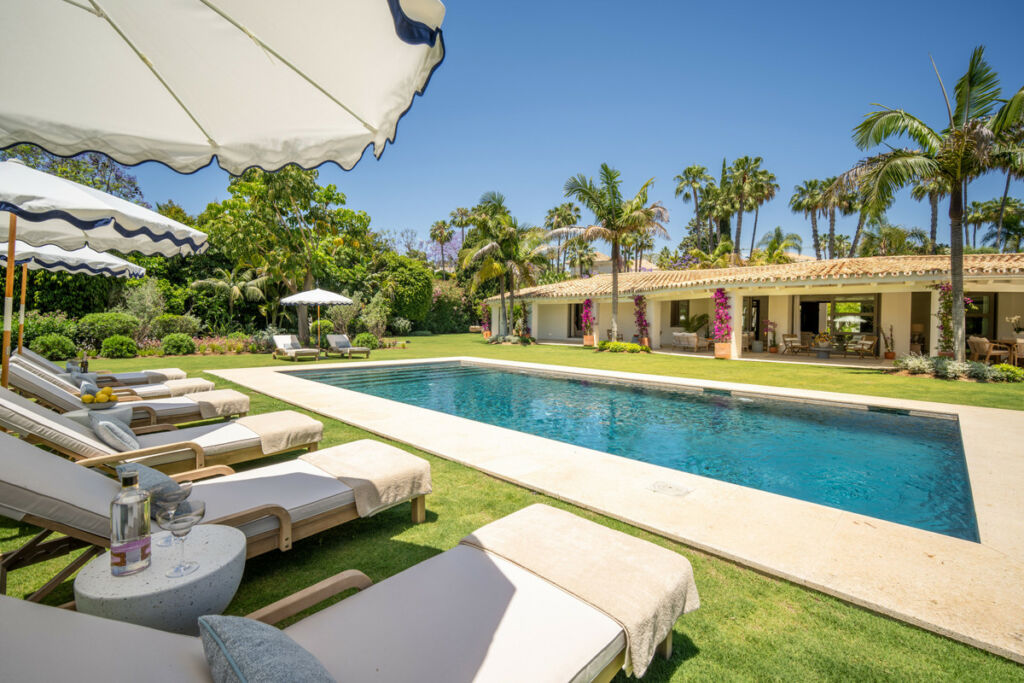Detached Villa Nueva Andalucía Málaga - image 3