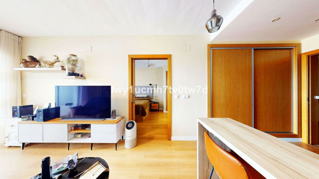 Middle Floor Apartment Puerto de la Torre Málaga - image 3