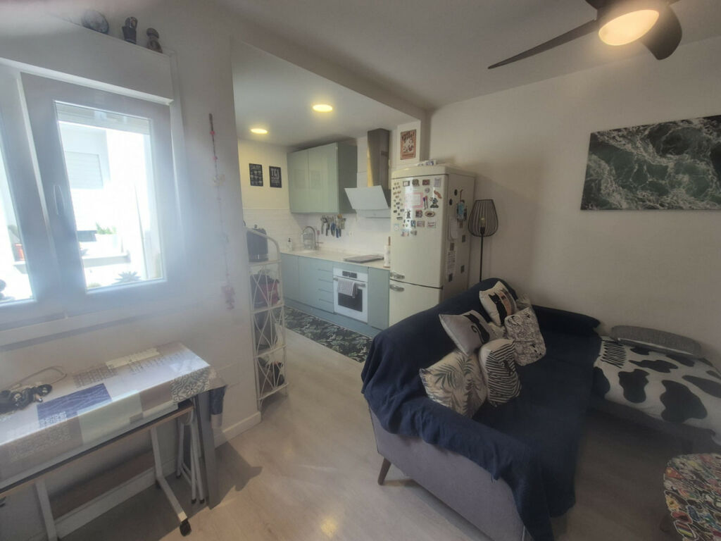 Middle Floor Apartment Estepona Málaga - image 3
