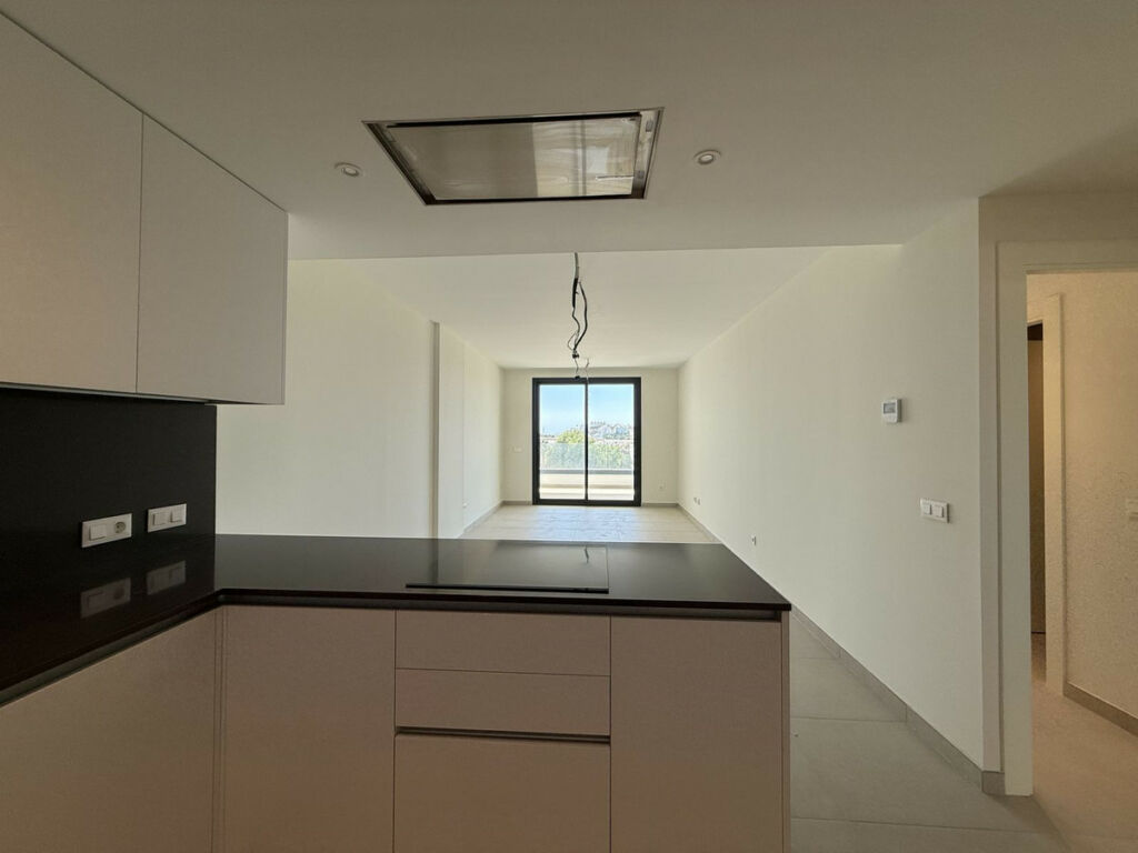 Middle Floor Apartment Calanova Golf Málaga - image 2