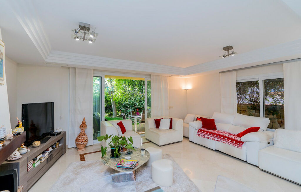 Semi-Detached House Riviera del Sol Málaga - image 3