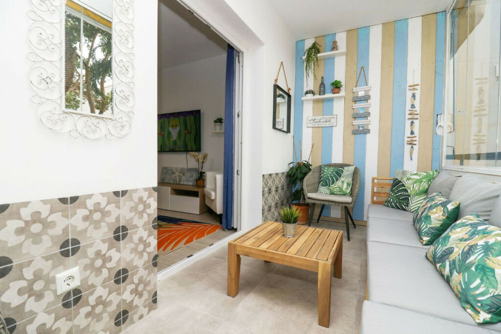 Middle Floor Apartment Calahonda Málaga - image 3
