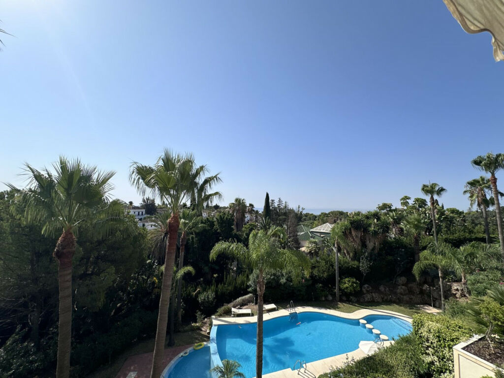 Middle Floor Apartment The Golden Mile Málaga - image 3