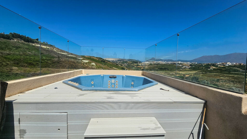Semi-Detached House La Duquesa Málaga - image 3