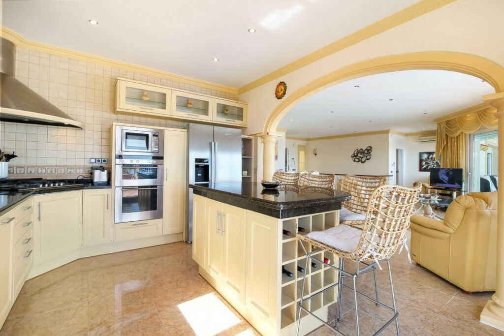 Detached Villa Moraira Alicante - image 3