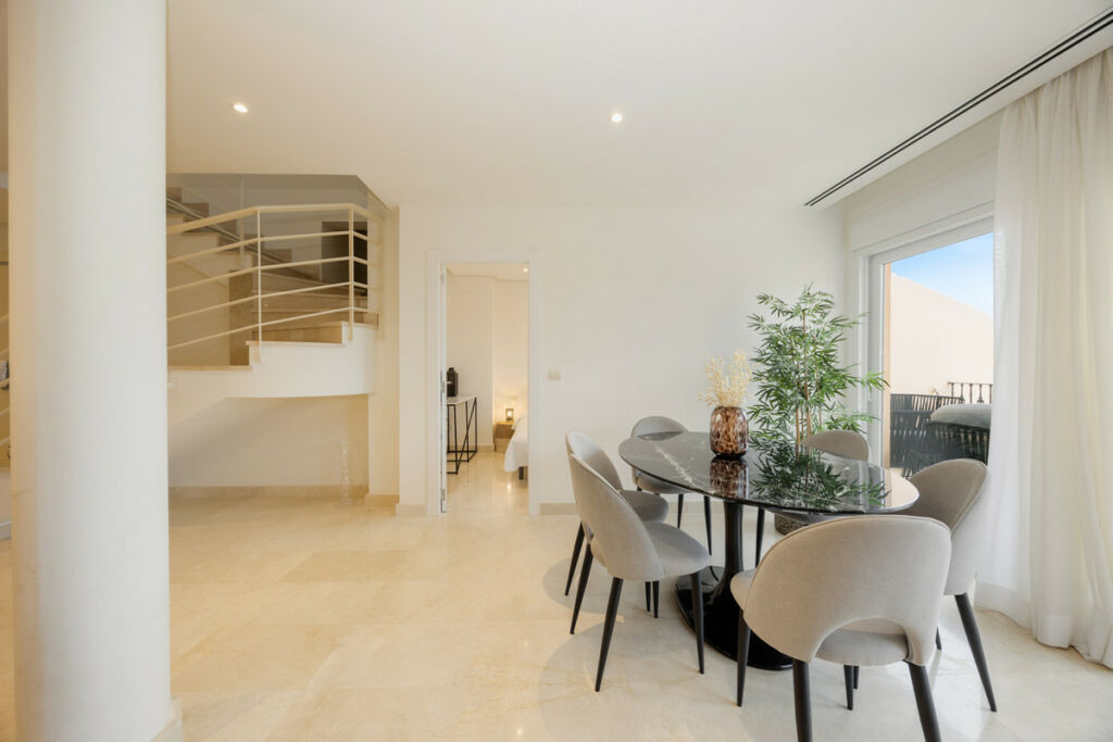 Penthouse Duplex Nueva Andalucía Málaga - image 3