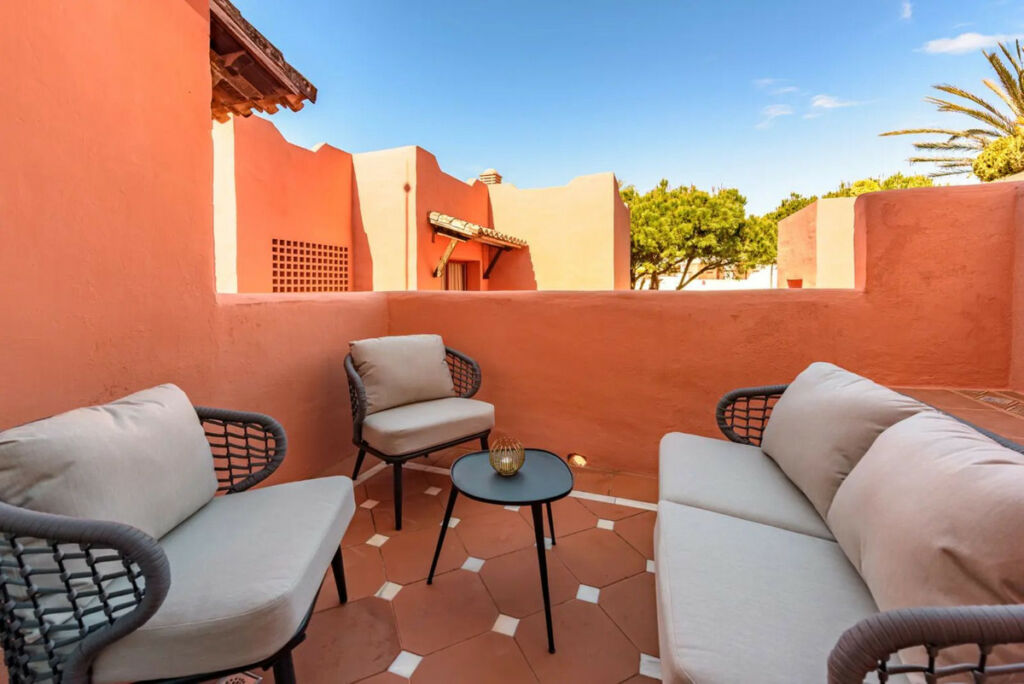 Middle Floor Apartment Elviria Málaga - image 3