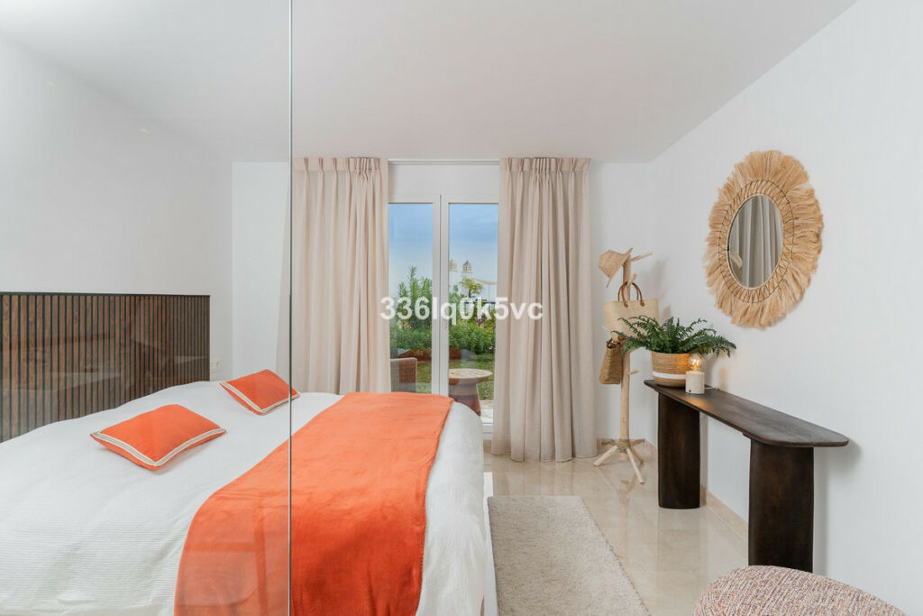 Ground Floor Apartment Benahavís Málaga - image 3