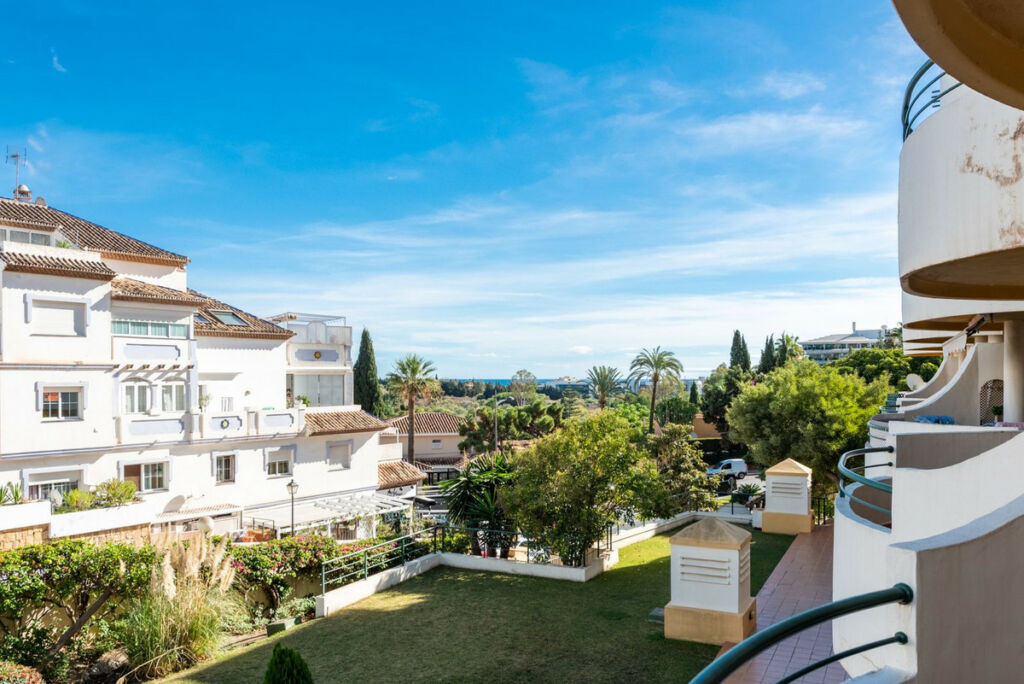 Ground Floor Apartment Nueva Andalucía Málaga - image 3