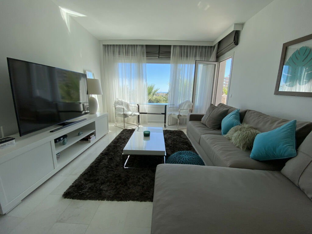 Middle Floor Apartment Puerto Banús Málaga - image 3