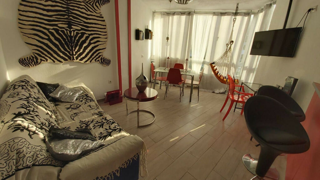 Middle Floor Apartment Calahonda Málaga - image 3