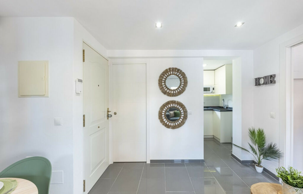 Top Floor Apartment Estepona Málaga - image 3