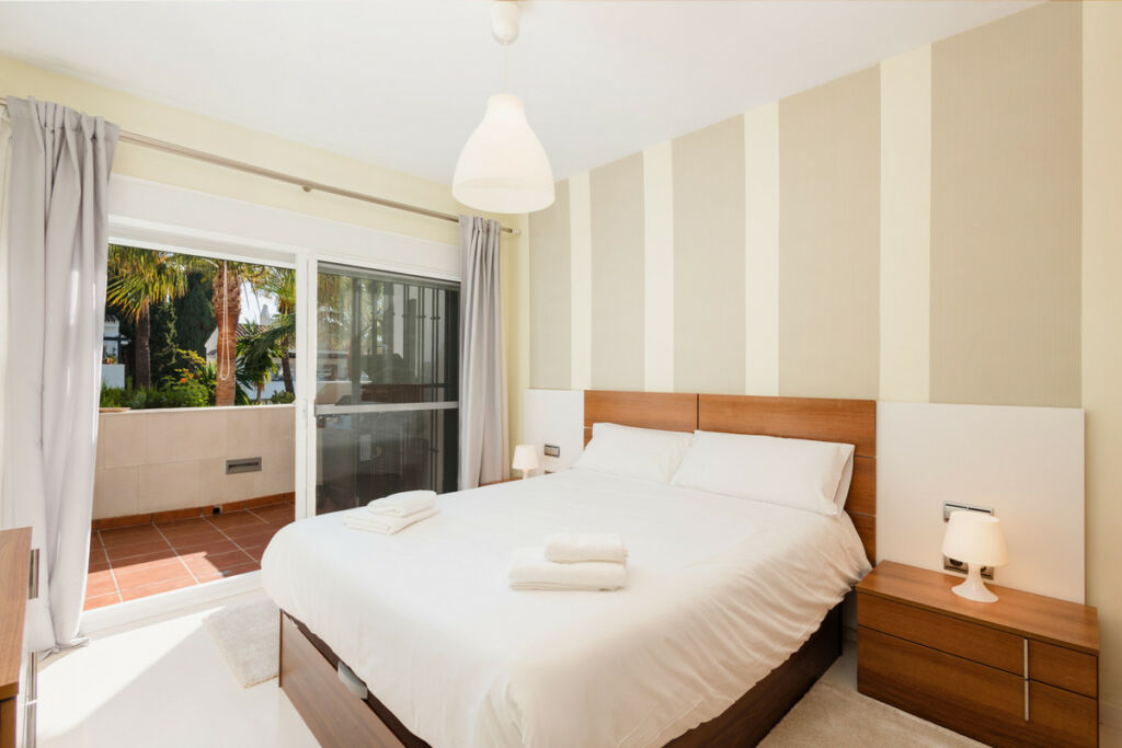 Middle Floor Apartment Sierra Blanca Málaga - image 3