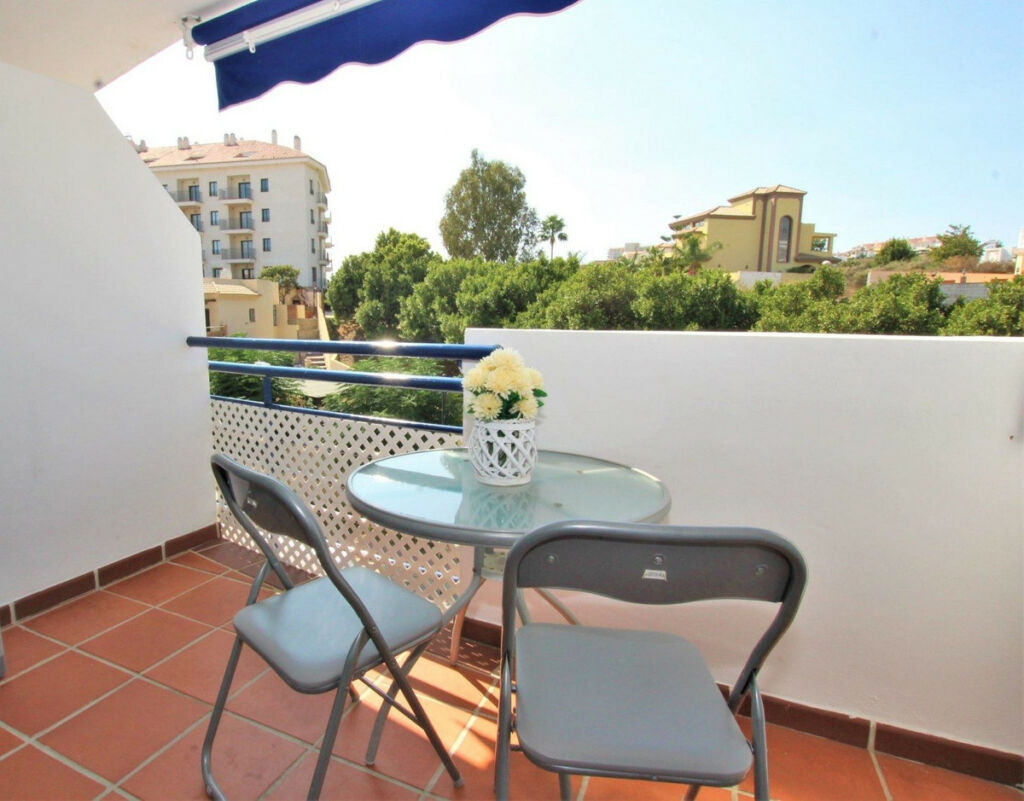 Middle Floor Apartment Torrequebrada Málaga - image 3