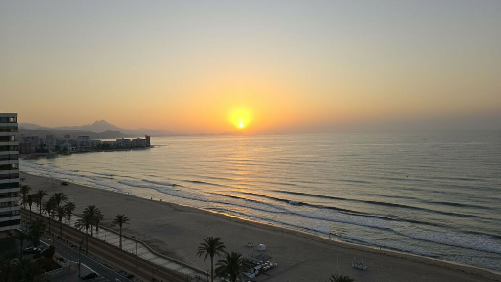 Middle Floor Apartment El Campello Alicante - image 3