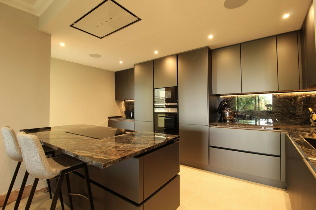 Ground Floor Apartment Sierra Blanca Málaga - image 3