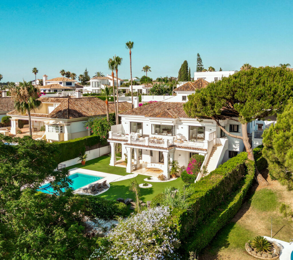 Detached Villa Aloha Málaga - image 3