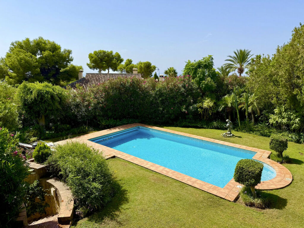 Detached Villa Sierra Blanca Málaga - image 3