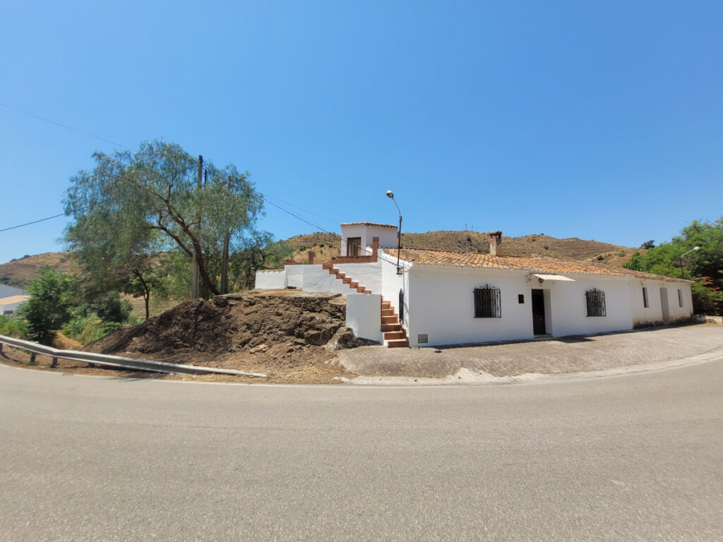 Townhouse Viñuela Málaga - image 3