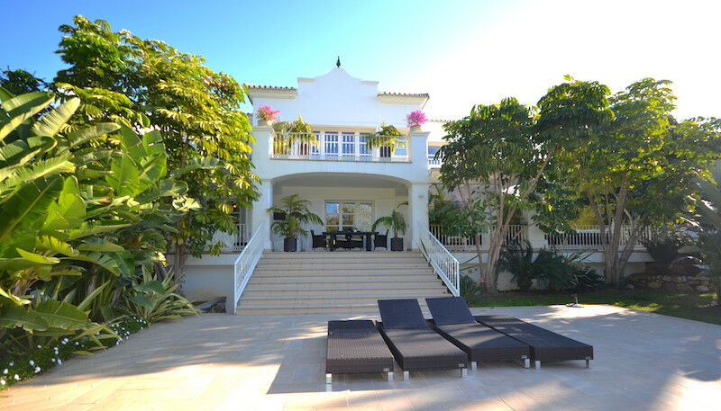Detached Villa Nueva Andalucía Málaga - image 3