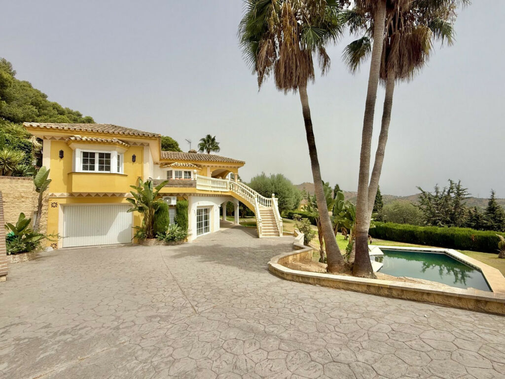 Detached Villa Hacienda Las Chapas Málaga - image 4