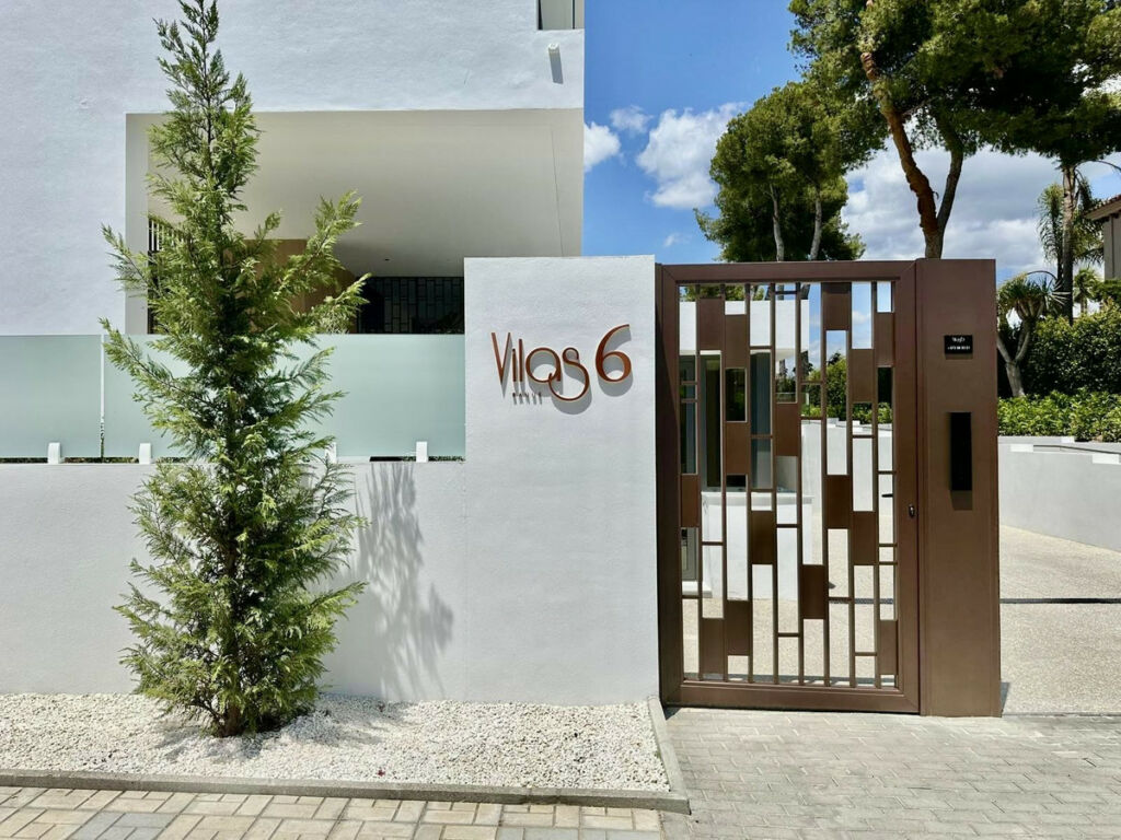 Semi-Detached House Nueva Andalucía Málaga - image 3