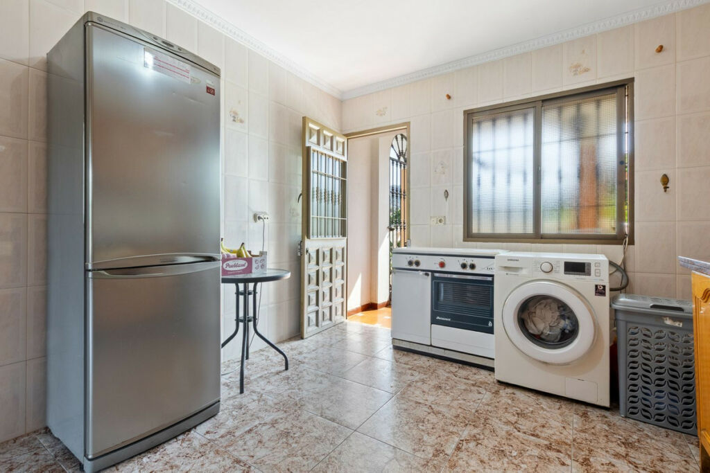 Detached Villa Alhaurín de la Torre Málaga - image 3