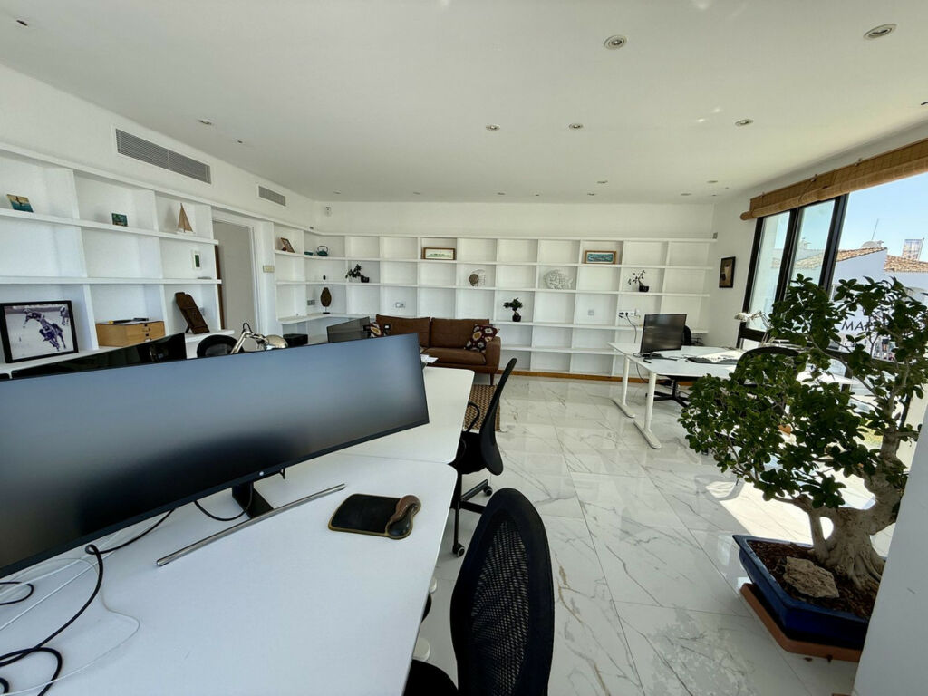 Top Floor Apartment Puerto Banús Málaga - image 6