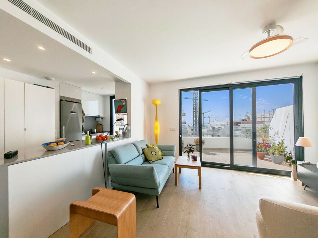 Middle Floor Apartment Estepona Málaga - image 3