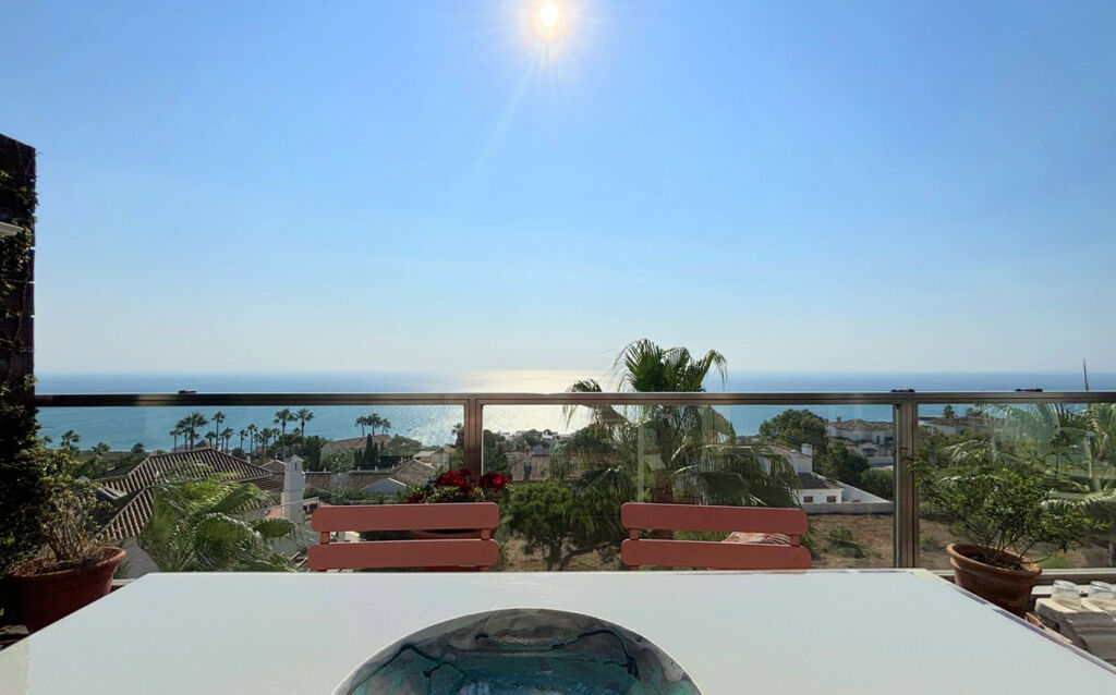Penthouse La Duquesa Málaga - image 3