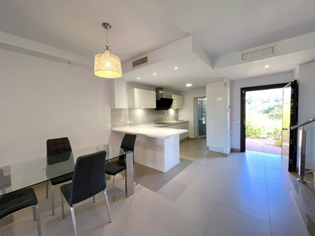 Townhouse Benahavís Málaga - image 3