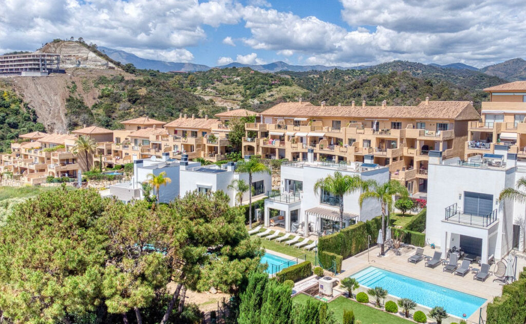 Detached Villa Estepona Málaga - image 3