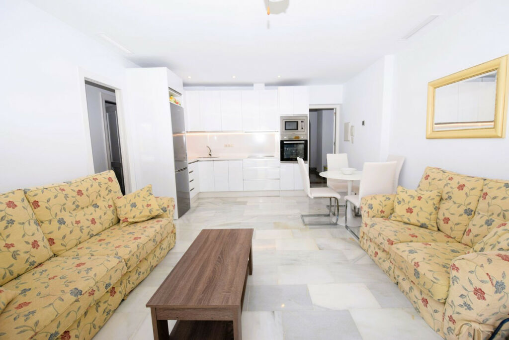 Middle Floor Apartment La Cala de Mijas Málaga - image 3