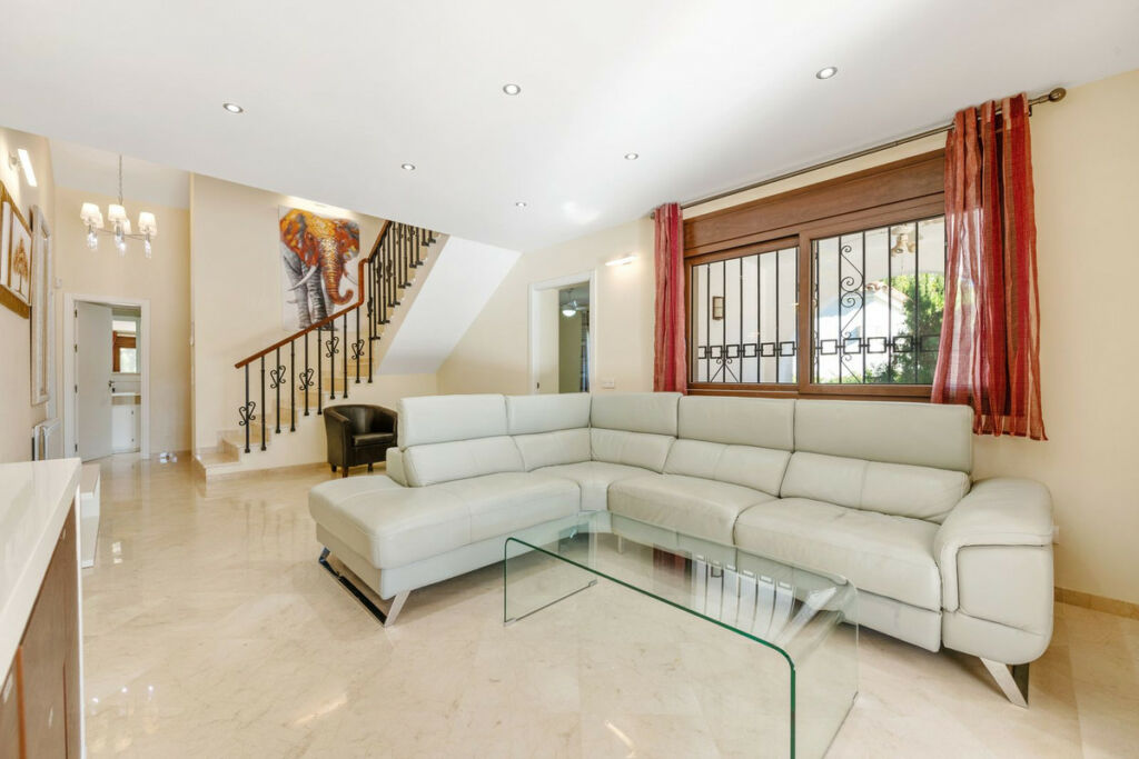 Detached Villa Atalaya Málaga - image 3