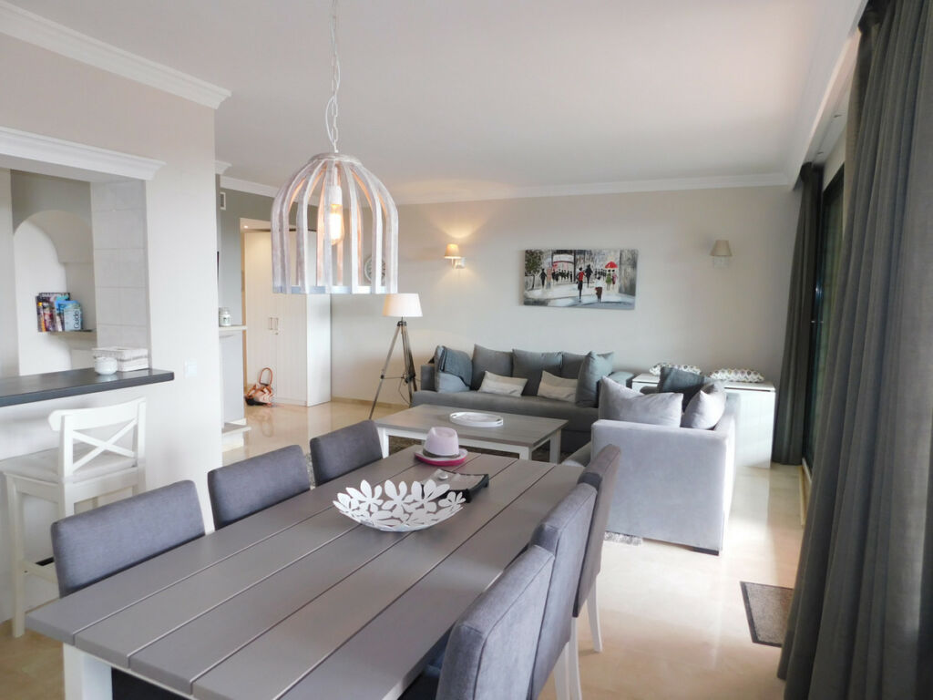 Ground Floor Apartment Elviria Málaga - image 3