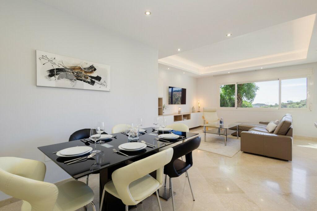 Ground Floor Apartment La Mairena Málaga - image 3